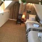 Holiday home Charmante Maison Entre Les Pommiers *