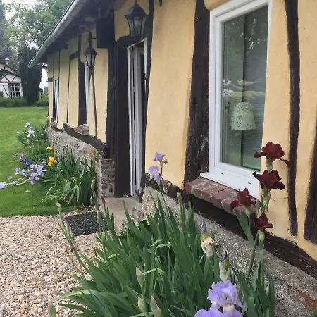 Holiday home Charmante Maison Entre Les Pommiers Fresne-le-Plan