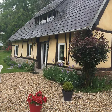 Holiday home Charmante Maison Entre Les Pommiers Fresne-le-Plan
